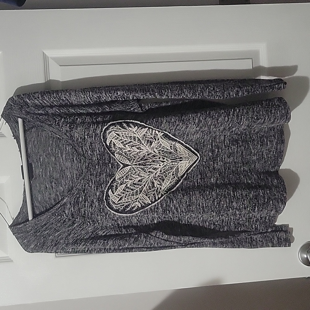 Raw edge long sleeve pullover top with lace heart applique embellishment